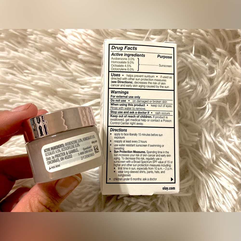 Olay - Super Glow Essentials - Picture 5 of 13